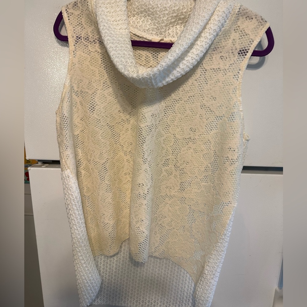 Beautiful multi-texture top (L)